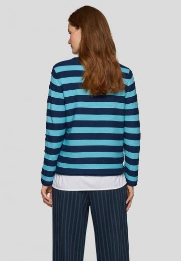 Пуловер в полоску