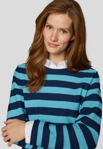 Пуловер в полоску