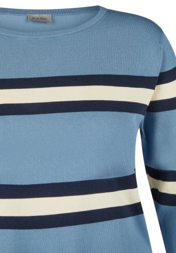 Пуловер в полоску