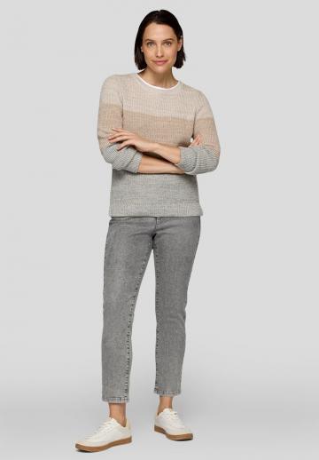 Пуловер в полоску