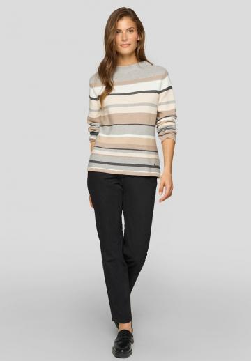 Пуловер в полоску