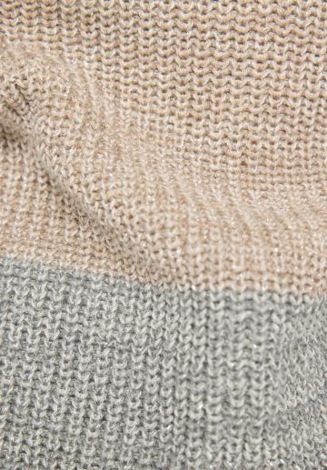 Пуловер в полоску