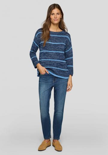 Пуловер в полоску