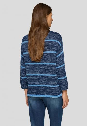 Пуловер в полоску