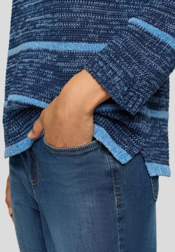 Пуловер в полоску
