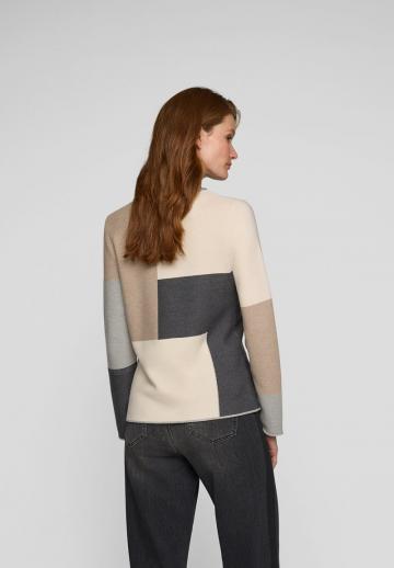 Пуловер в полоску