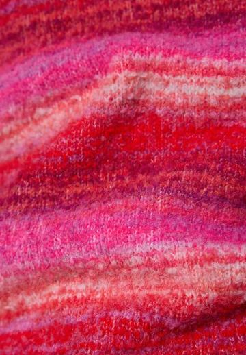 Пуловер в полоску