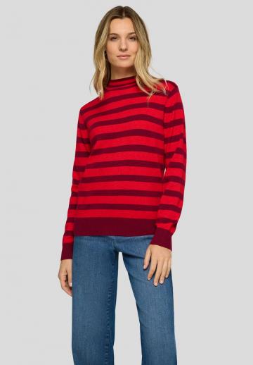 Пуловер в полоску