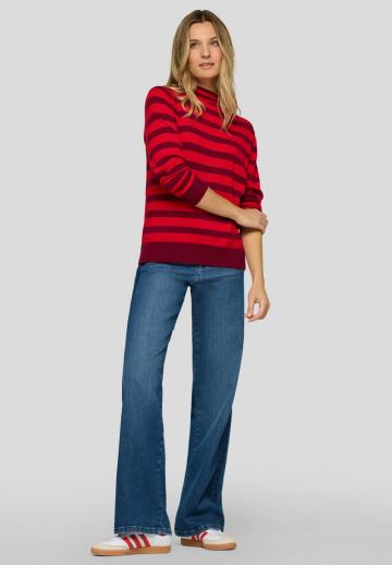 Пуловер в полоску