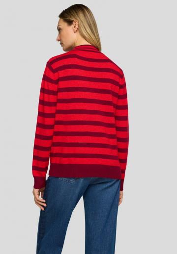 Пуловер в полоску