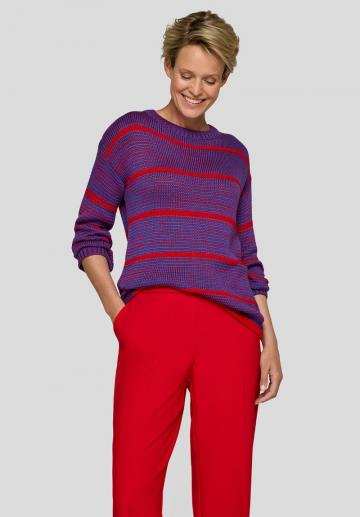 Пуловер в полоску