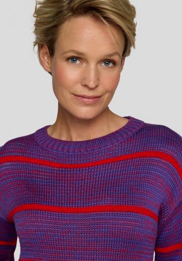 Пуловер в полоску