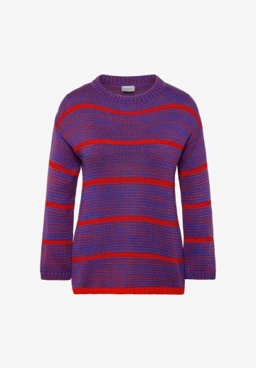 Пуловер в полоску