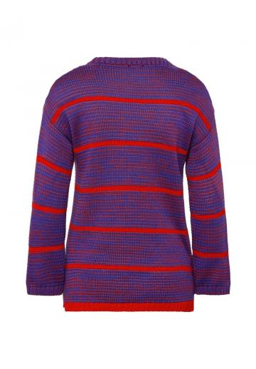 Пуловер в полоску