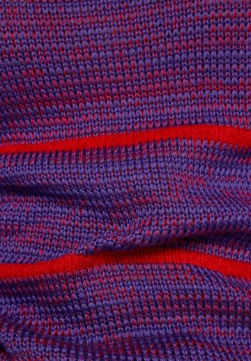 Пуловер в полоску