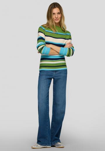Пуловер в полоску