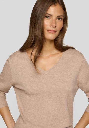 Пуловер с вырезом V