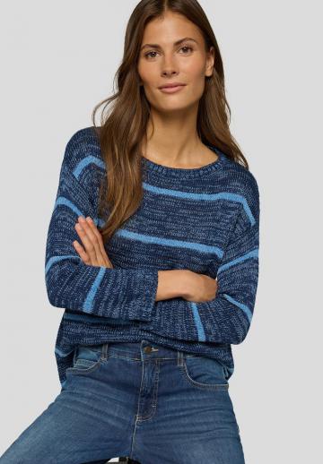Пуловер в полоску
