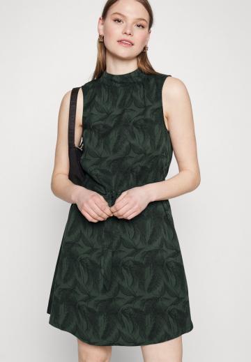 Короткое платье