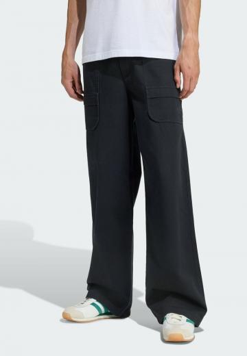 Брюки с накладными карманами