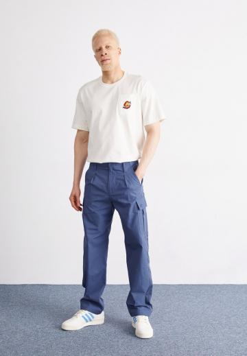 Брюки с накладными карманами