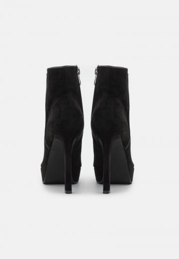 Полусапожки на высоком каблуке