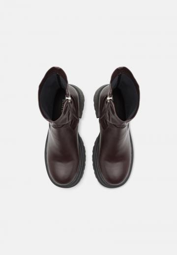 Полусапожки на высоком каблуке