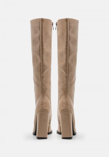 Высокие сапоги