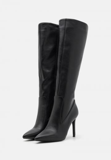 Высокие сапоги