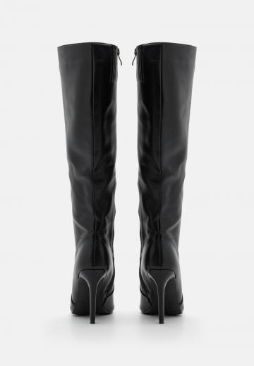 Высокие сапоги