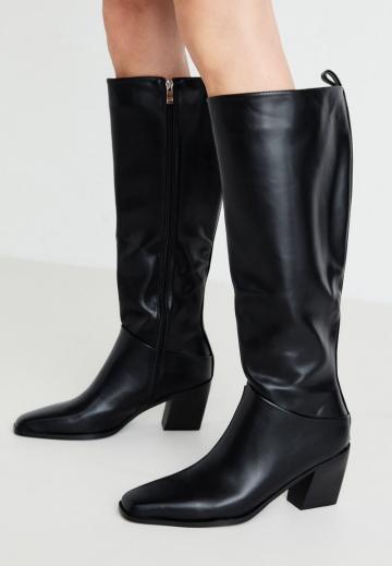 Гандбольные кроссовки