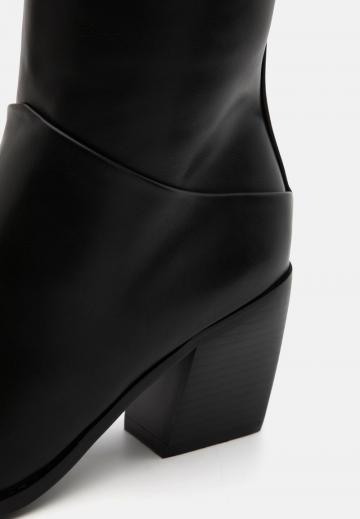 Гандбольные кроссовки