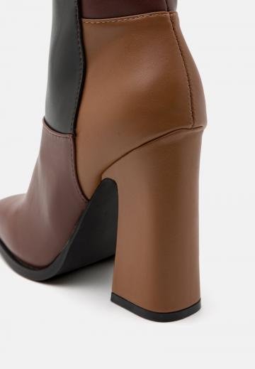 Высокие сапоги