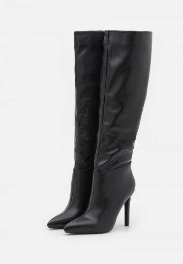 Высокие сапоги