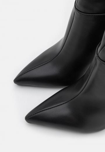 Высокие сапоги