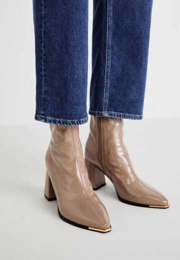 Полусапожки на высоком каблуке