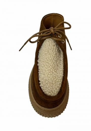 Ботинки на шнуровке