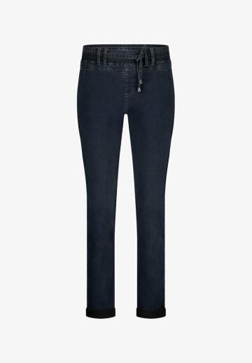 Узкие джинсы