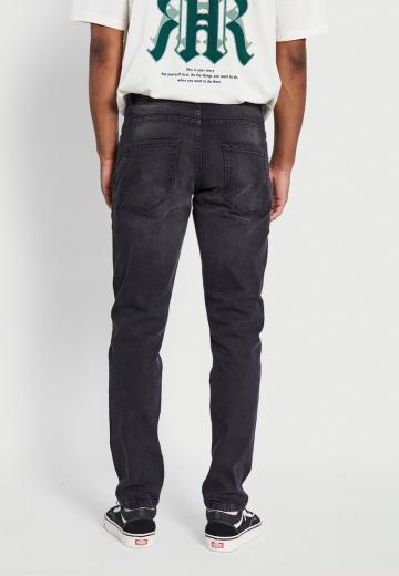 Узкие джинсы