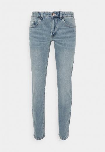 Узкие джинсы