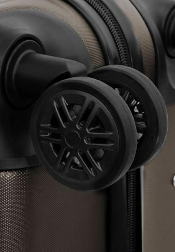 Набор чемоданов