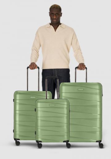 Набор чемоданов