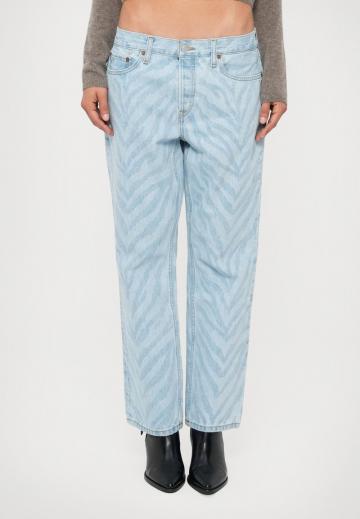 Свободные джинсы