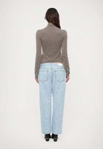 Свободные джинсы