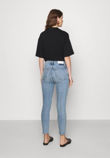 Короткие джинсы