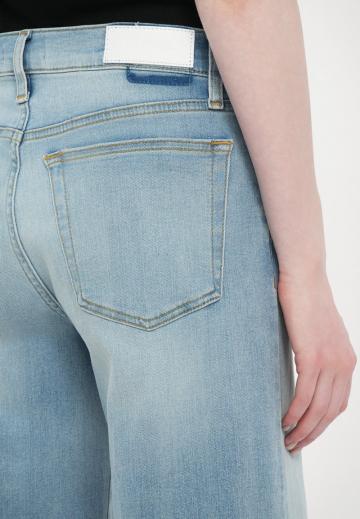 Свободные джинсы