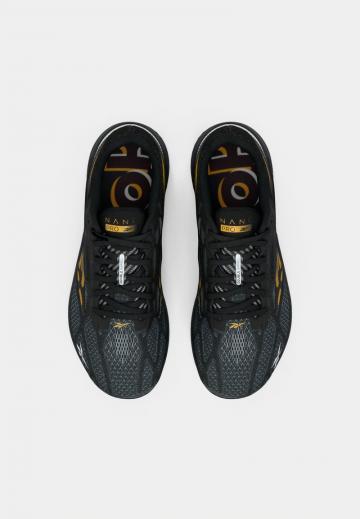 Тренировочные кроссовки