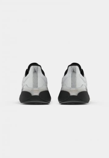 Тренировочные кроссовки