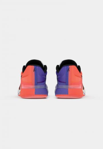 Тренировочные кроссовки