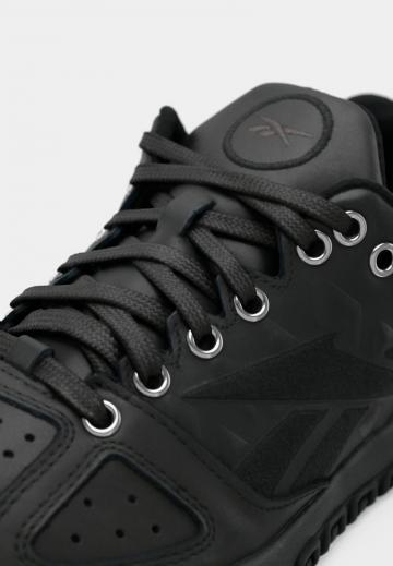 Тренировочные кроссовки